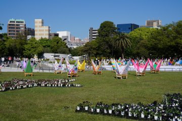 <p>Peace Memorial Park is not just a solemn place. Every year the park is decorated beautifully for Hiroshima's Flower Festivals. Several other festivals are held here throughout the year.&nbsp;</p>