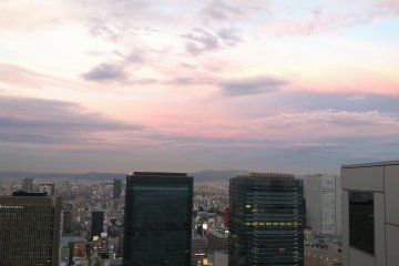 <p>Colors paint the sky&nbsp;</p>