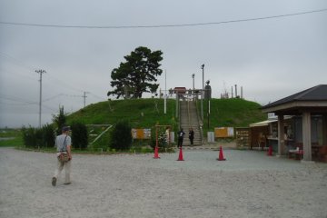<p>This is Hiyori Hill. It was popular for its view of Sendai City. The pine tree on top, like many others, survived the tsunami; the forest is being replanted.</p>