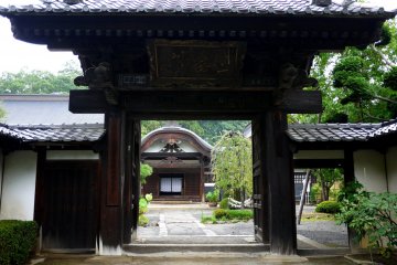 <p>Temple view framed by a gate</p>