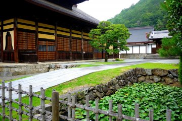 <p>A thickly covered pond lay near this building &nbsp;</p>