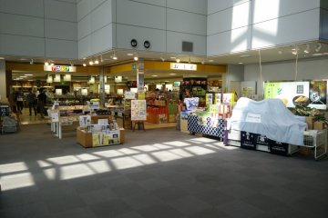 <p>Omiyage shop</p>