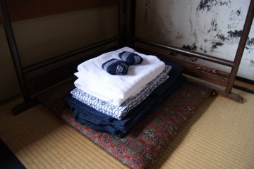 <p>Bersantai dengan yukata</p>