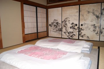 <p>Tempat tidur untuk beristirahat</p>