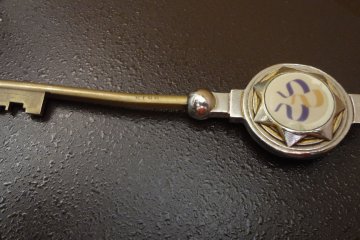 Old-fashioned Royal Park Hotel room key
