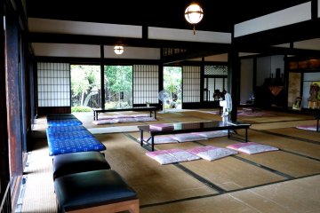 <p>The first floor was a huge open tatami matted space</p>