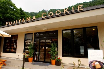 <p>Cicipi kue lezat dari Fujiyama Cookie.</p>
