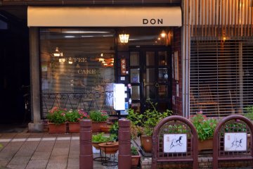 <p>Entrance of Coffee Don</p>