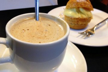 <p>Gingerbread latte and homemade cream puff</p>