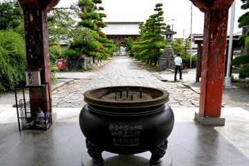 <p>View of the gate from the incense burner</p>