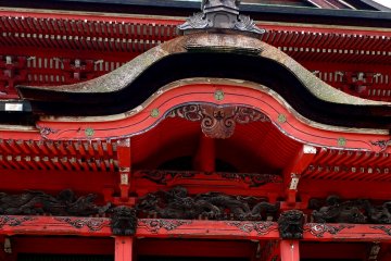 <p>Intricate wood carvings decorated the temple eaves</p>