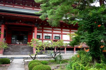 <p>The tall doors of the temple stood open</p>
