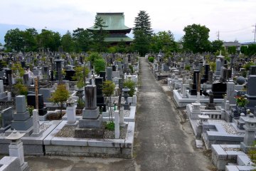 <p>View of Kai-Zenkoji over the cemetery</p>
