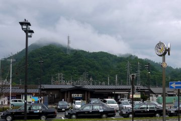<p>There is a taxi stand outside the station</p>
