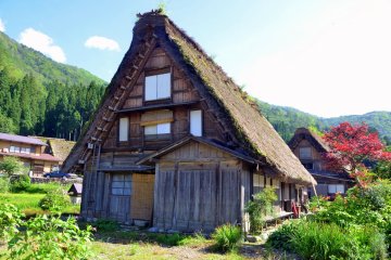 <p>Gassho-zukuri (a traditional building style) farmhouse</p>