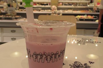 <p>Hattifatteners sprout from their tapioca pearl seeds</p>