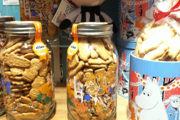 <p>Moomin cookies shaped like the characters</p>