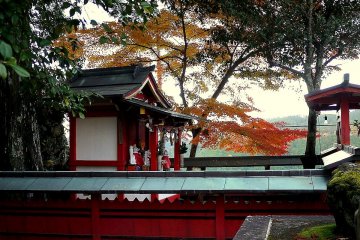 <p>A Shinto shrine to Inari on the temple grounds</p>