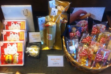 <p>Whether you are after a small gift or a heirloom there is something special at this Kyoto Gold Leaf Store</p>