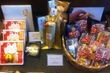 <p>An amazing variety of gifts made from gold leaf</p>