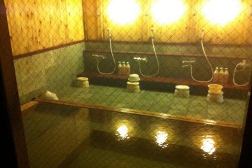 Salah satu kamar mandi dalam