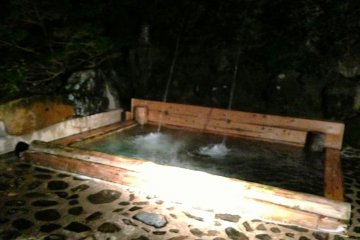 Sisi lain dari onsen air terjun 