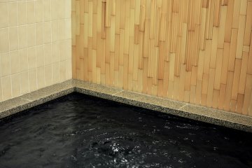 <p>Public bathhouse on the first floor.&nbsp;</p>