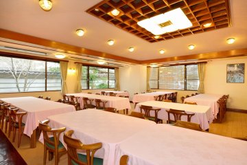 <p>Restaurant area</p>