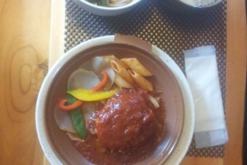 <p>The hamburger lunch covered in a really tasty sauce</p>