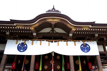 <p>Front view of Sakaeno-Yashiro Shrine</p>