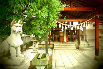 <p>View of a small Inari (fox) shrine on the premises of Sakaeno-Yashiro Shrine</p>