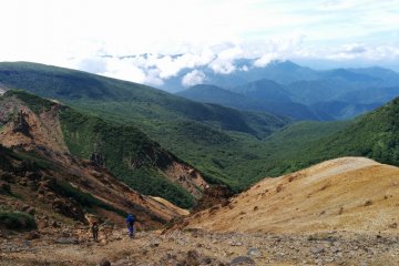 <p>Approaching Asahi-dake</p>