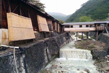 <p>Rest your legs at 'Shika no yu' sulphur onsen</p>