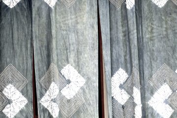 <p>Notice the fine detail and quality of the fabric</p>