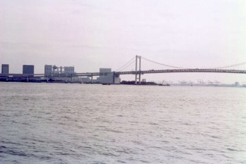 <p>The Rainbow Bridge and Odaiba.</p>