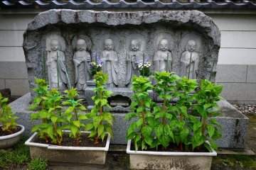 <p>Relief statues of monks</p>