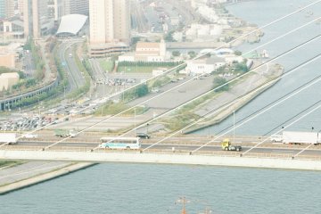 <p>Pemandangan sungai Aji-gawa dan kawasan Tempozan, Osaka.</p>