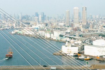 <p>Terlihat di kejauhan kawasan sentra bisnis Umeda.</p>