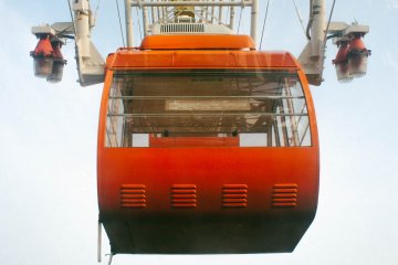 <p>Kereta/gondola yang membawa saya melihat pemandangan kota Osaka.</p>