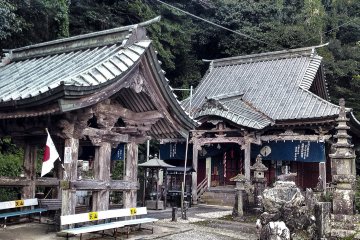 <p>Sebelum anda sampai di air terjun, anda akan melewati Kenryu-ji.</p>