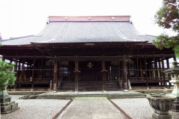 <p>Front view of 'Mikage-do hall', a cultural property of Fukui city</p>