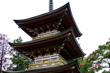 <p>A closer view of the three tier pagoda</p>