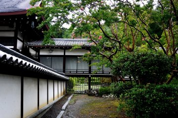 <p>A covered walk-way between temple buildings</p>