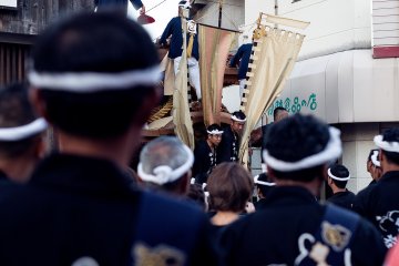 Glimpses of the danjiri floats caught between the crowds