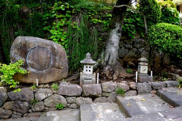 <p>Large rock carved with a circle</p>