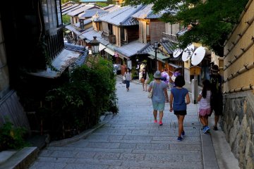 <p>Picturesque paved streets descend from Kiyomizu temple &nbsp;</p>