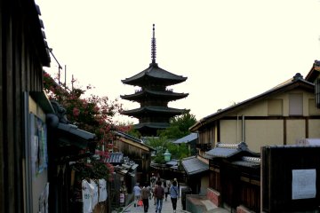 <p>A view of Yasaka tower</p>