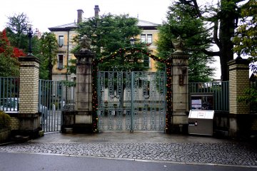 <p>Early Christmas decorations on the gate of a restaurant next to Maruyama park</p>
