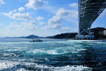 <p>At spring tide, the whirlpool becomes 30 meters in diameter at its biggest, one of the biggest whirlpools in the world</p>