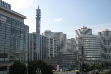 Arsitektur di Yokohama terlihat baik meskipun masih dalam konstruksi